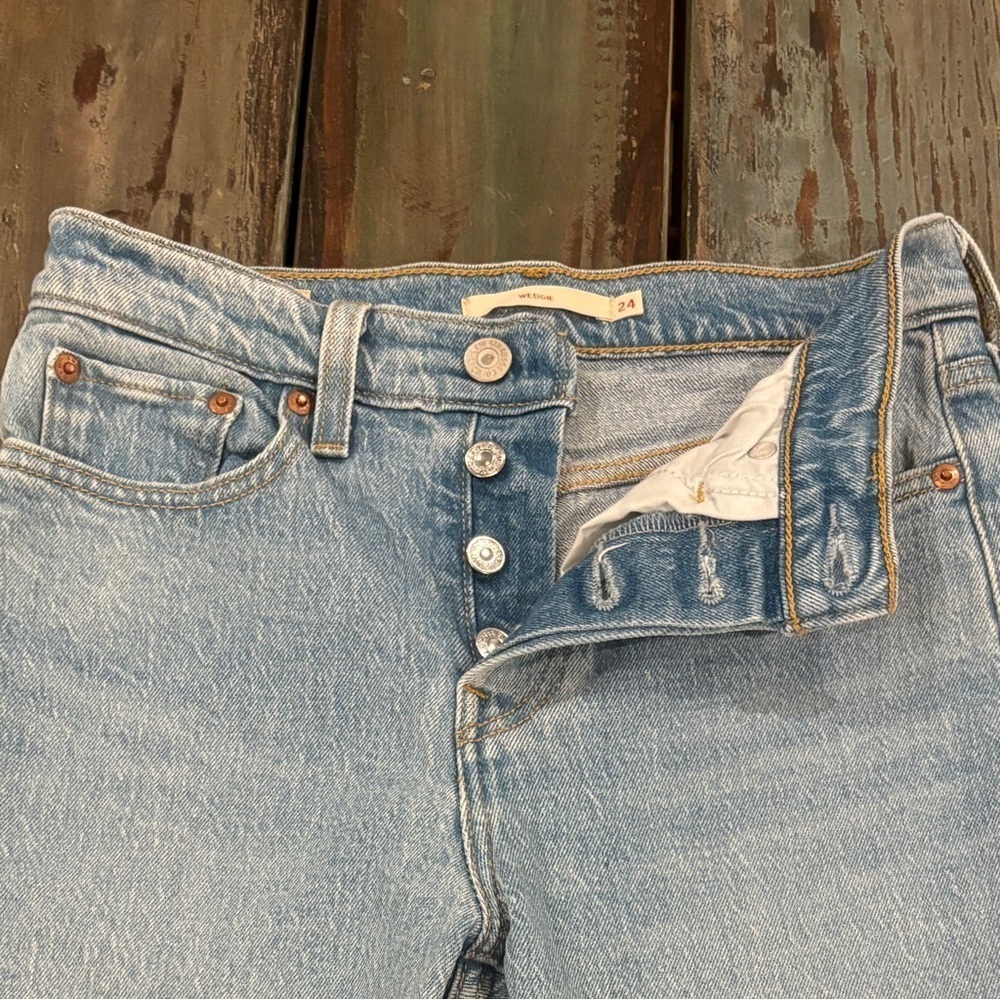 Levi’s Wedgie W24 (0/00) Icon Women’s Jeans Tango Light Wash High Rise Premium - Picture 11 of 12